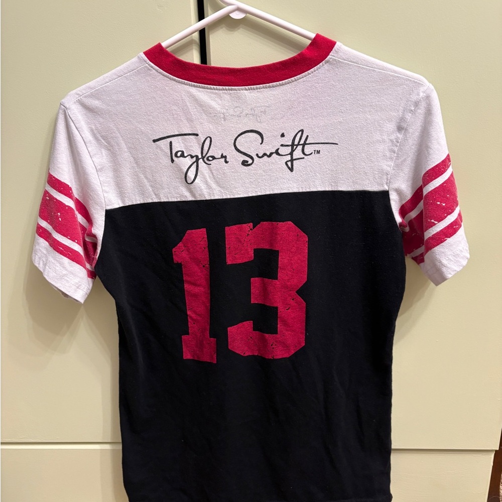 Taylor Swift Red Tour V-Neck 13 Tshirt, Football Jersey Style Juniors Sz L - Picture 2 of 6